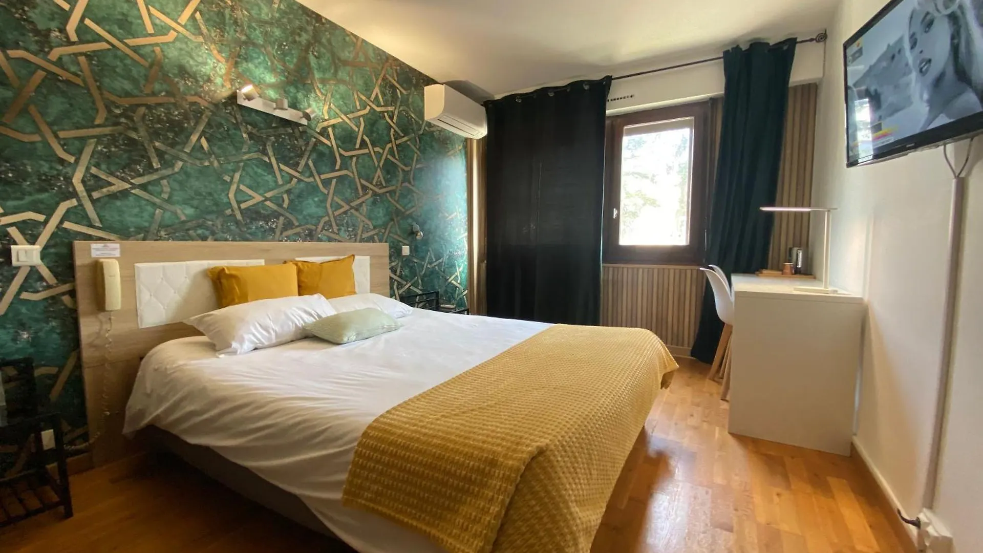 Savoie Hotel aux portes de Genève Saint-Julien-en-Genevois