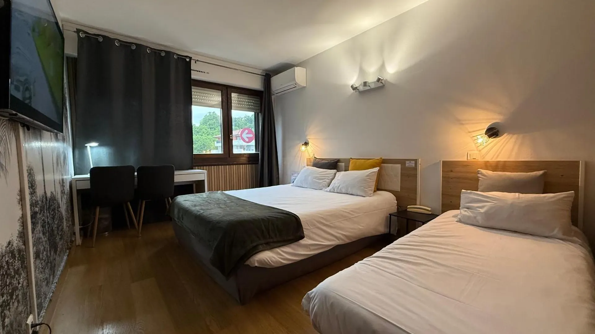 Savoie Hotel aux portes de Genève Saint-Julien-en-Genevois